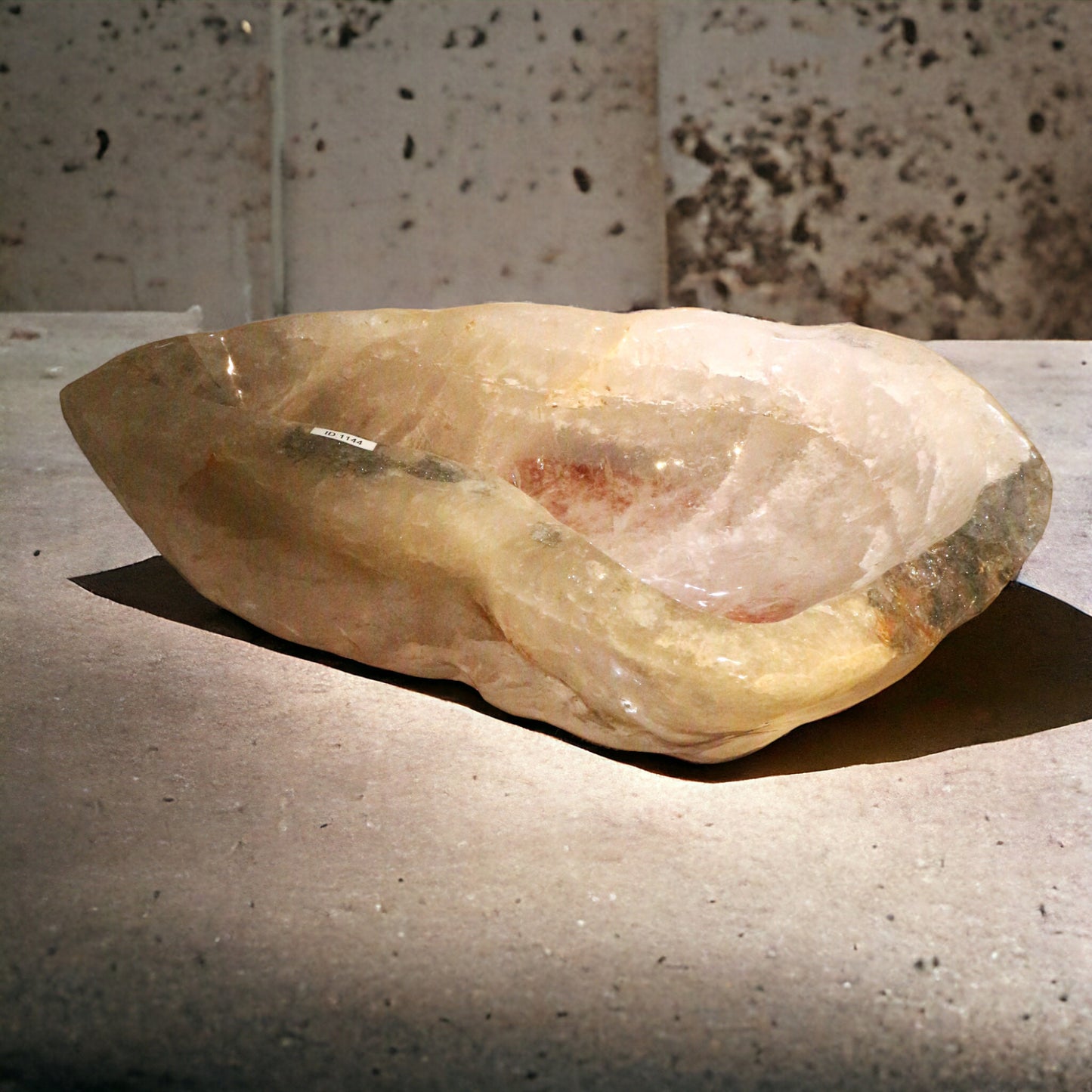 Very large quartz bowl | Madagascar
